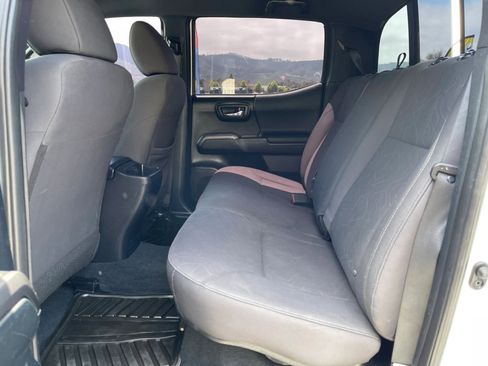 Used 2017 Toyota Tacoma TRD Off-Road w/ Tow Package (A/T) AWD/4WD image 17