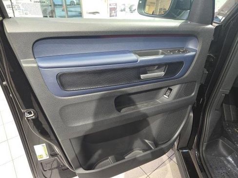 New 2025 Volkswagen ID. Buzz Pro S image 9