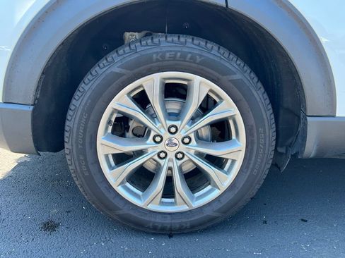 Used 2020 Ford Explorer XLT w/ Equipment Group 202A AWD/4WD image 10