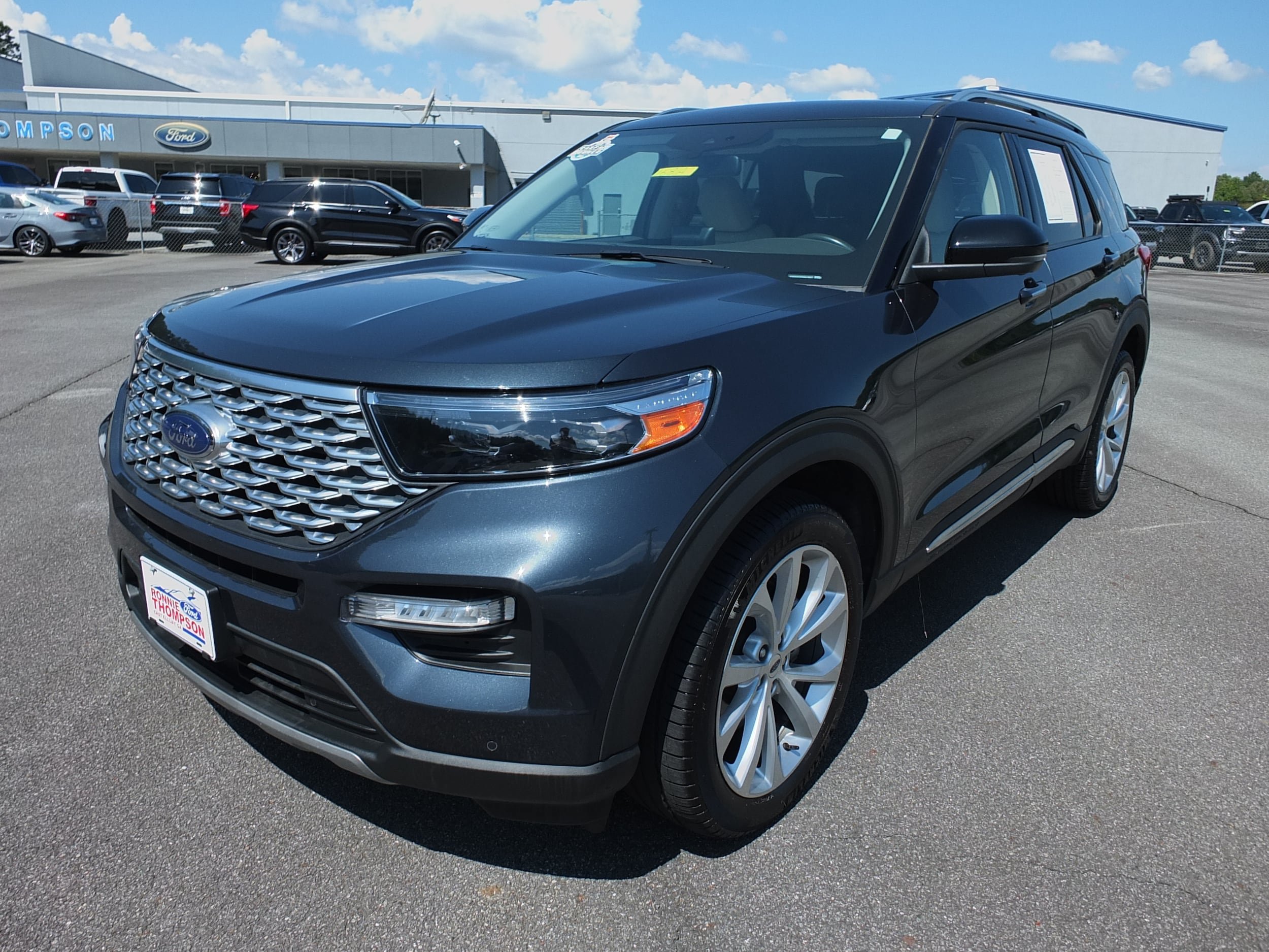 Used 2022 Ford Explorer Platinum w/ Technology Package AWD/4WD image 7