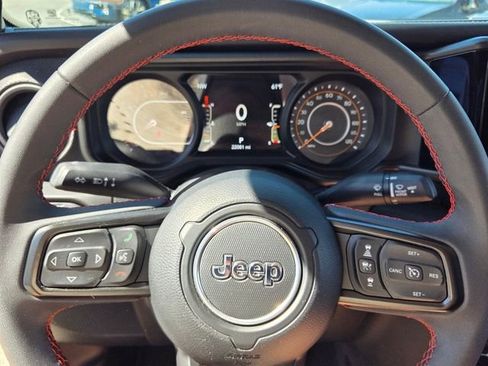 Used 2024 Jeep Gladiator Rubicon AWD/4WD image 25