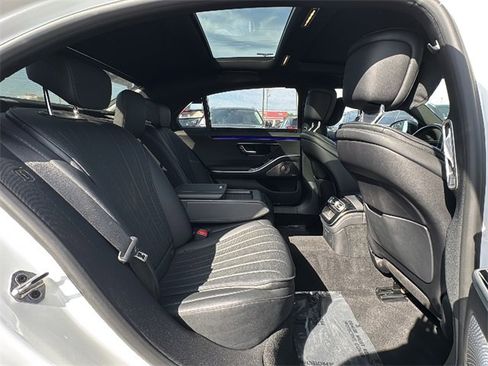 Certified 2022 Mercedes-Benz S 500 4MATIC image 25