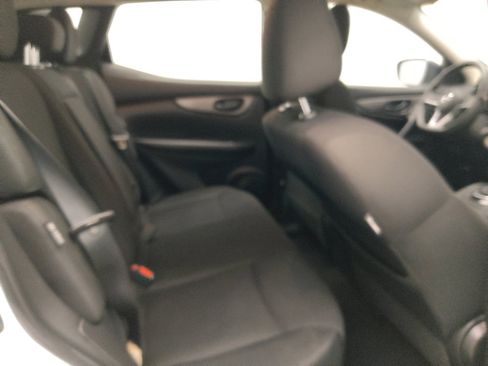 Used 2020 Nissan Rogue Sport S image 19