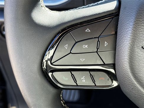 Used 2025 Chrysler Pacifica Limited image 25