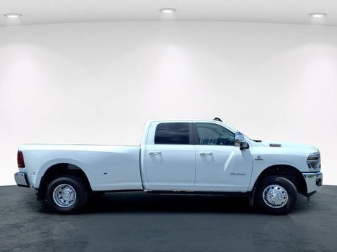 Used 2025 RAM 3500 Laramie AWD/4WD image 7