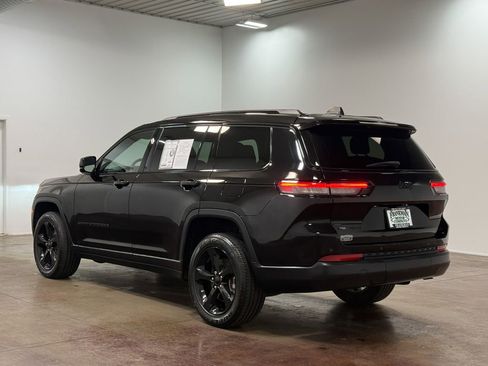 Used 2023 Jeep Grand Cherokee L Laredo image 4