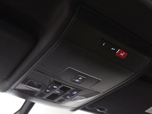 Used 2021 Volkswagen Atlas Cross Sport SE FWD image 24