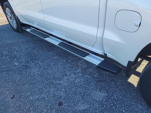 Used 2019 Chevrolet Silverado 1500 High Country w/ Technology Package image 32