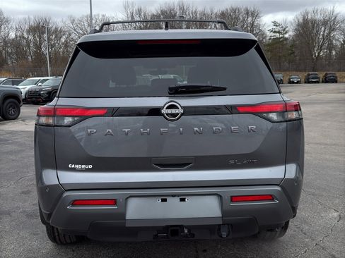New 2026 Nissan Pathfinder SL image 7