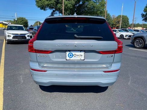 Used 2022 Volvo XC60 B5 Momentum w/ Climate Package AWD/4WD image 5