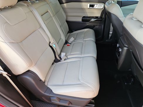 Used 2020 Ford Explorer Platinum w/ Premium Technology Package AWD/4WD image 26