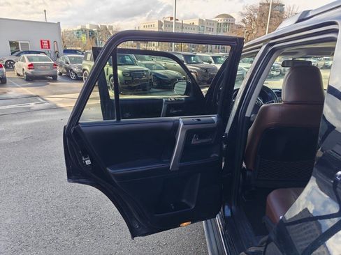 Used 2017 Toyota 4Runner Limited image 8