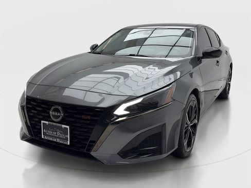 Used 2023 Nissan Altima 2.5 SR w/ SR Premium Package AWD/4WD image 4