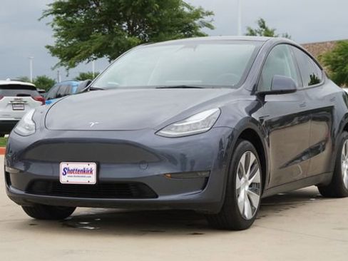 Used 2023 Tesla Model Y Long Range AWD/4WD image 3