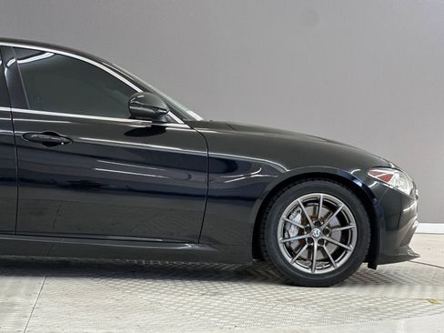 Used 2020 Alfa Romeo Giulia RWD image 34