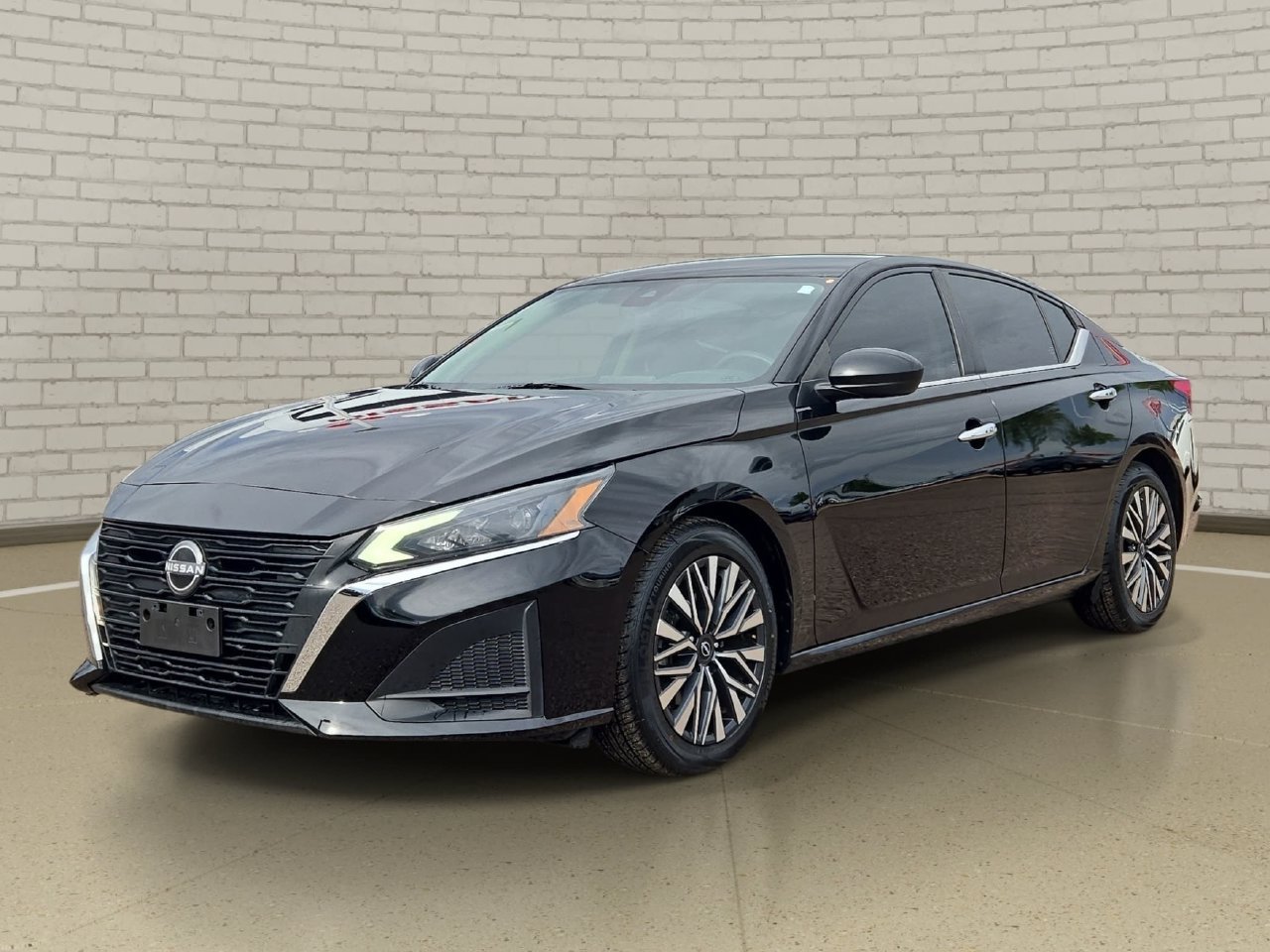 Used 2023 Nissan Altima 2.5 SV FWD image 1