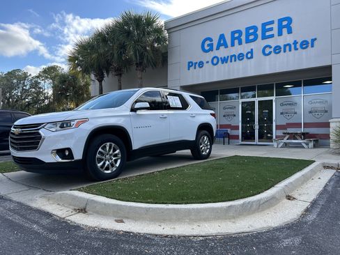 Used 2020 Chevrolet Traverse LT image 3