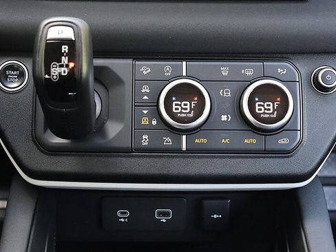 Used 2020 Land Rover Defender 110 First Edition AWD/4WD image 38