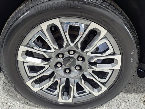 Used 2023 GMC Yukon Denali Ultimate AWD/4WD image 9
