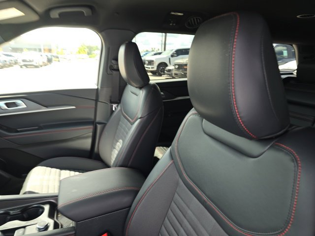 Used 2026 Ford Explorer ST-Line w/ Premium Package RWD image 8