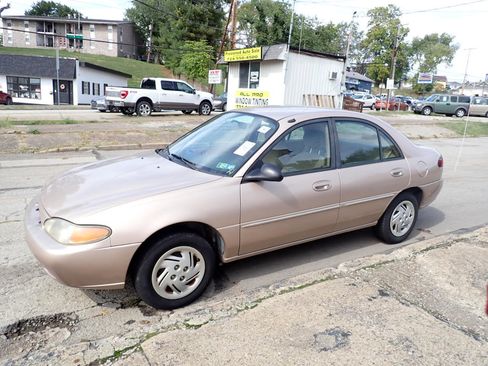 Used 1997 Ford Escort LX image 4