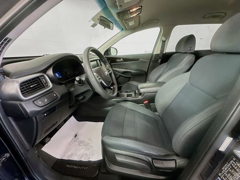 Used 2020 Kia Sorento LX FWD image 19
