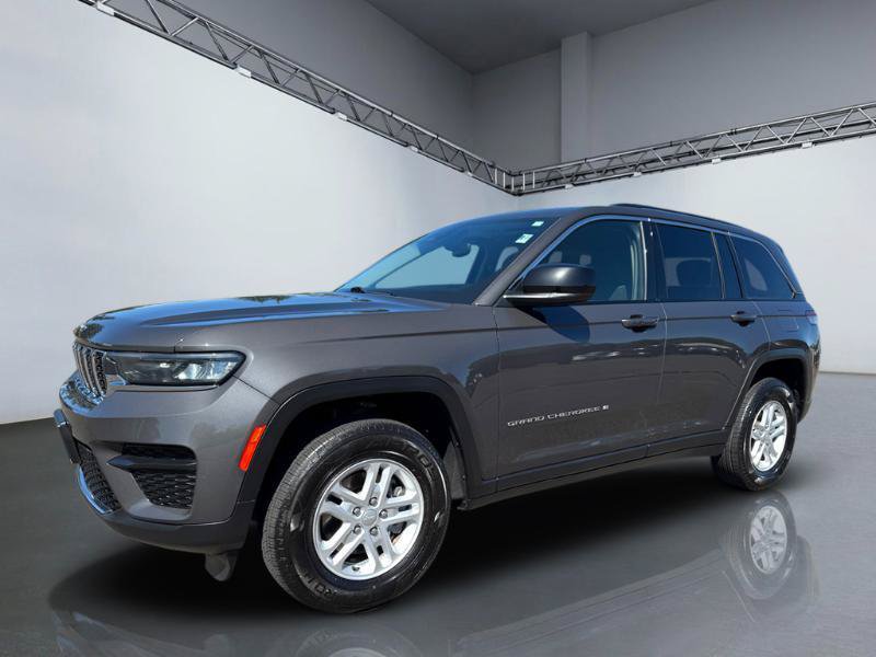 Used 2023 Jeep Grand Cherokee Laredo AWD/4WD image 11