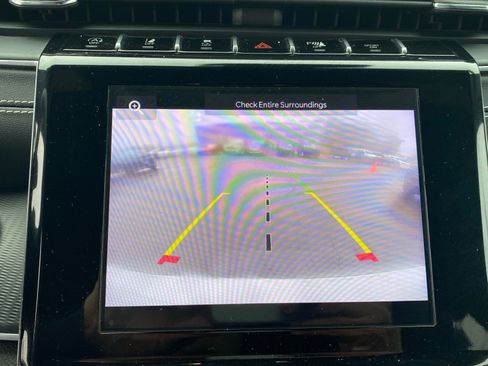 Used 2023 Jeep Grand Cherokee L Laredo image 16