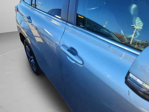 Used 2023 Toyota Highlander XLE image 14