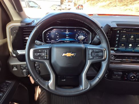 Used 2025 Chevrolet Silverado 1500 LT image 15