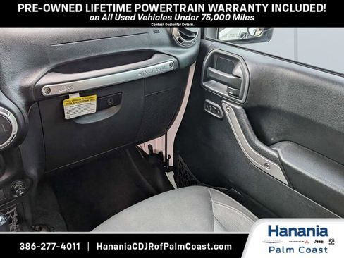 Used 2016 Jeep Wrangler Unlimited Rubicon w/ Connectivity Group AWD/4WD image 17