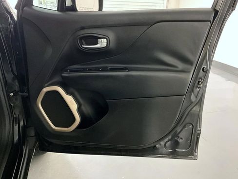 Used 2017 Jeep Renegade Limited AWD/4WD image 16