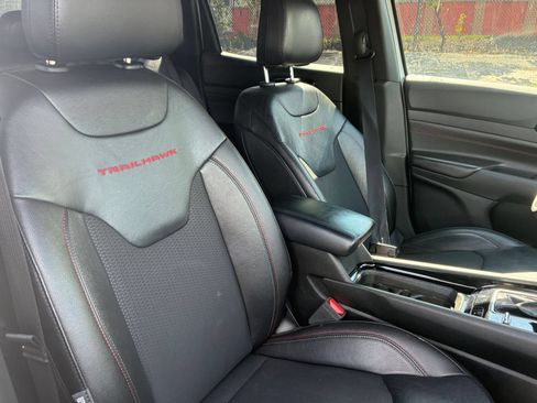 Used 2025 Jeep Compass Trailhawk AWD/4WD image 31