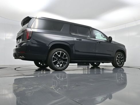 Used 2025 Chevrolet Suburban RST RWD image 41