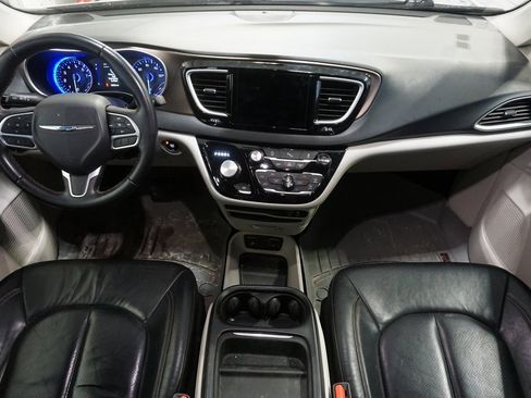 Used 2018 Chrysler Pacifica Touring-L w/ Tire & Wheel Group image 26