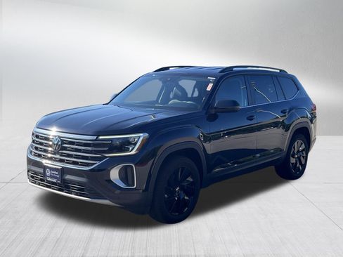 Certified 2024 Volkswagen Atlas SE w/ Black Wheel Package AWD/4WD image 3