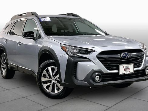Used 2025 Subaru Outback Premium AWD/4WD image 3