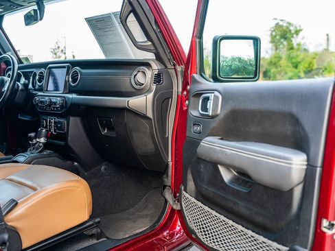 Used 2021 Jeep Wrangler Unlimited Sahara w/ Cold Weather Group image 13