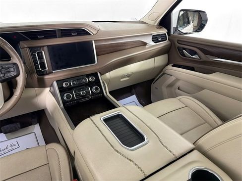 Used 2022 GMC Yukon XL Denali image 22