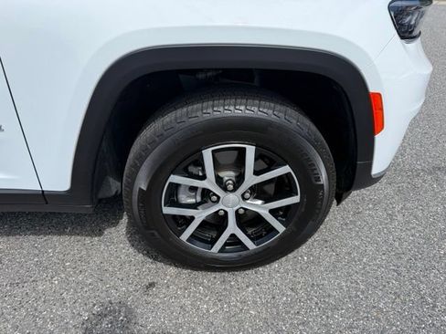 Used 2025 Jeep Grand Cherokee L Limited AWD/4WD image 51
