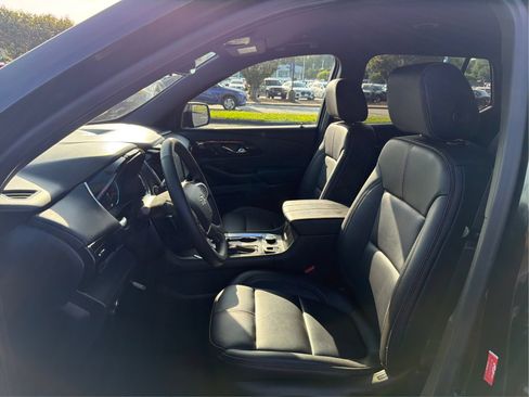 Used 2023 Chevrolet Traverse RS AWD/4WD image 9
