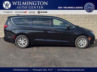 Used 2025 Chrysler Pacifica Select video 1