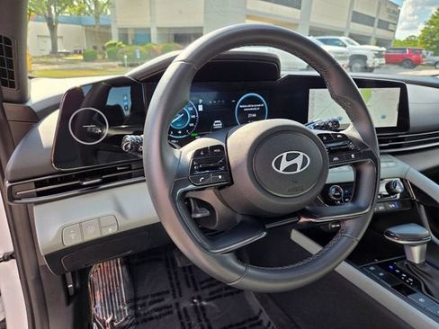 Used 2025 Hyundai Elantra Limited w/ Cargo Package FWD image 11