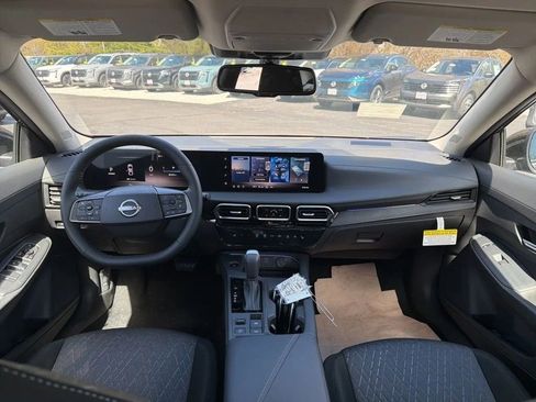 Used 2025 Nissan Sentra SV w/ All-Weather Package FWD image 13