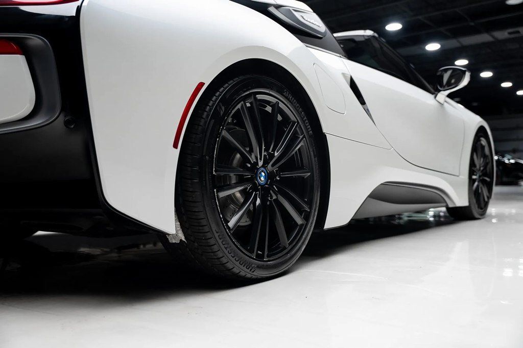 Used 2019 BMW i8 Roadster AWD/4WD image 44