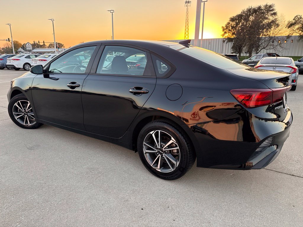Used 2023 Kia Forte LXS w/ LXS Technology Package FWD image 5