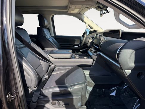 Used 2025 Ford Expedition Platinum image 15