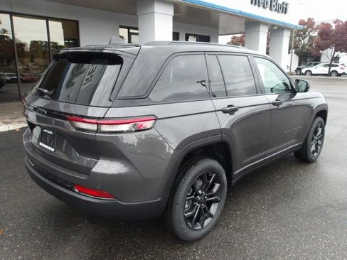 New 2025 Jeep Grand Cherokee Limited image 9
