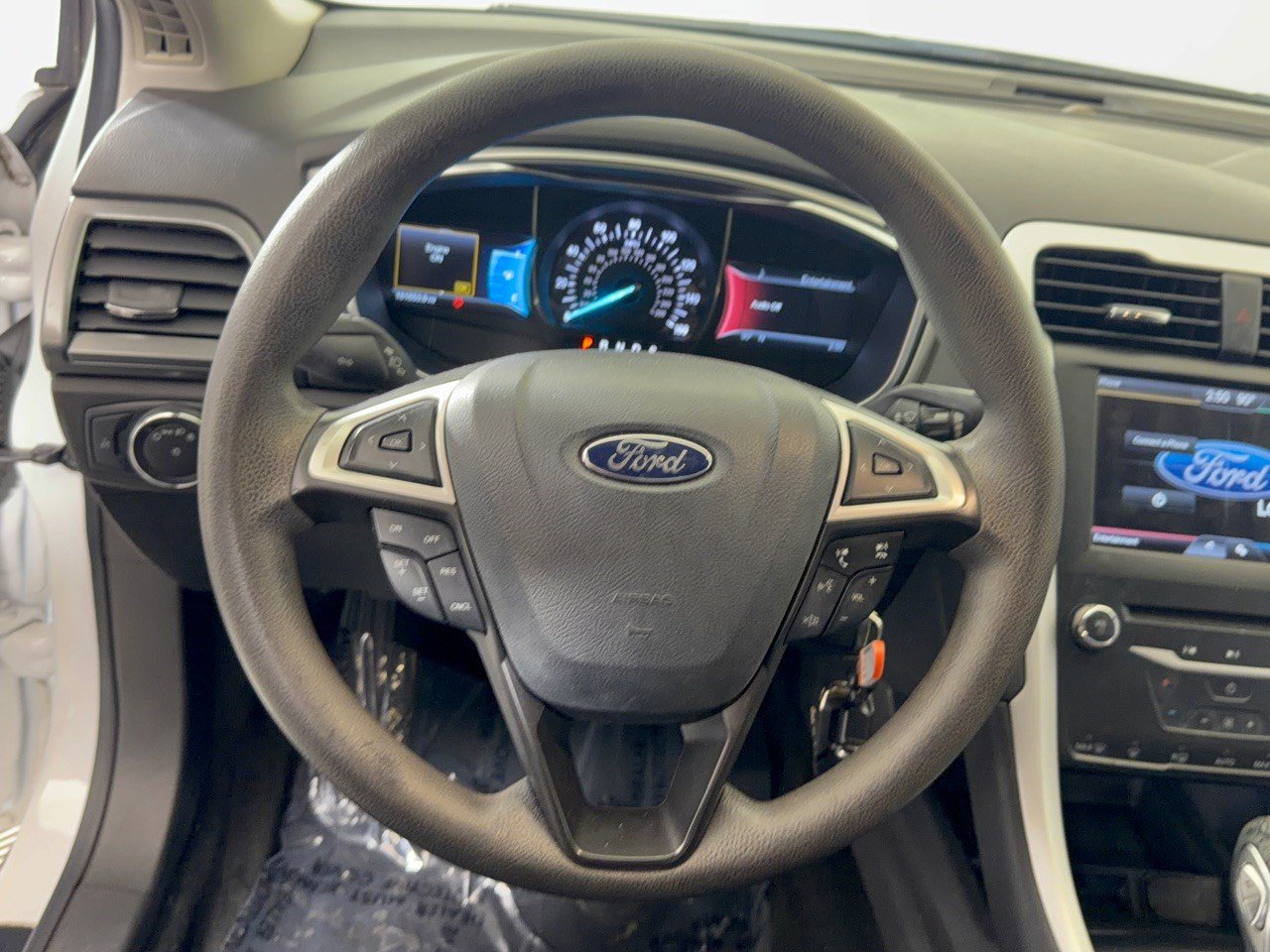 Used 2014 Ford Fusion SE FWD image 10