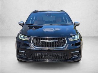 Used 2024 Chrysler Pacifica Pinnacle video 2